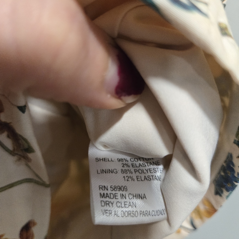 Antonio Melani• Cream Colored Floral Blouse. Sz 0 - Picture 7 of 7